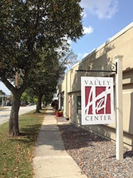 Valley Art Center has art classes and galleries near Cleveland